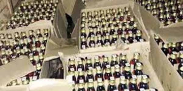 लोकसभा चुनाव के मद्देनजर सिरसा पुलिस ने दो गाड़ियों से 13 लाख रुपये की कीमत की 264 अंग्रेजी शराब की पेटियां की बरामद