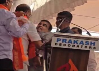 Nitin Gadkari Faints