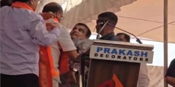 Nitin Gadkari Faints