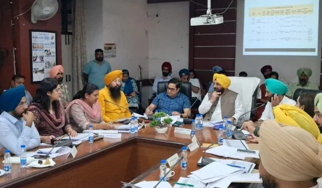 जेई निलंबित, निजी कंपनी का कर्मी बर्खास्त, कईयों को कारण बताओ नोटिस