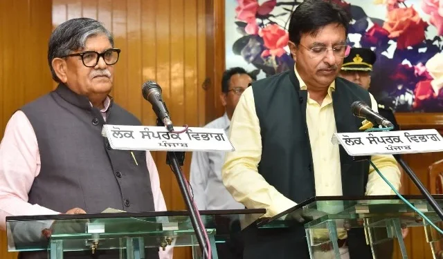 तीन नए राज्य सूचना आयुक्तों ने ली शपथ