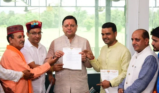 पुरोला के प्रतिनिधिमंडल ने की सीएम धामी से मुलाकात