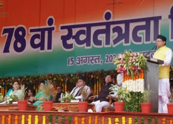 मुख्यमंत्री धामी ने देहरादून में किया ध्वजारोहण