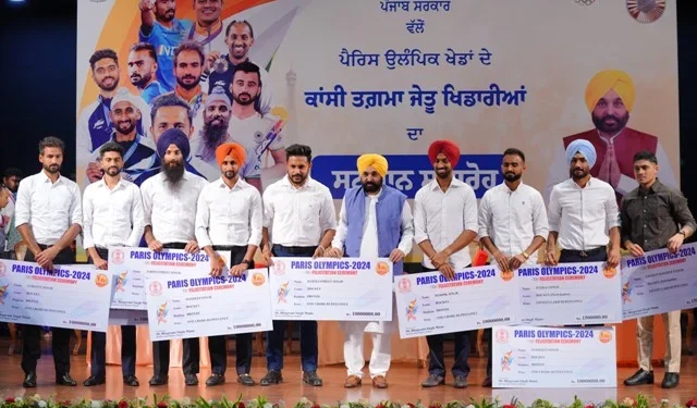 मुख्यमंत्री मान ने की हॉकी टीम के खिलाड़ियों पर धनवर्षा