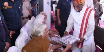 राज्यपाल ने वीर सैनिकों की वीरांगनाओं व परिजनों को किया सम्मानित