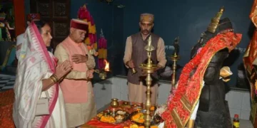 राज्यपाल ने संकट मोचन मंदिर में माथा टेका