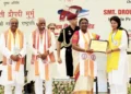 राष्ट्रपति मुर्मू ने छात्रों को डिग्रियां प्रदान की
