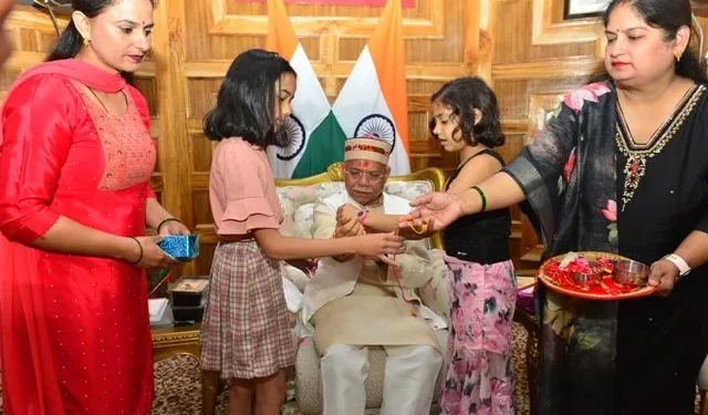 विभिन्न संगठनों ने राज्यपाल के साथ मनाया रक्षा बंधन