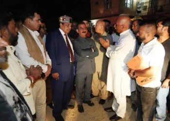 सीएम ने कंडाघाट में निर्माणाधीन अस्पताल भवन का किया निरीक्षण