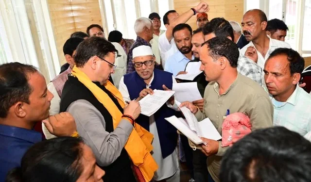 सीएम ने किया मुख्यमंत्री कैंप, सुनी लोगों की समस्याएं