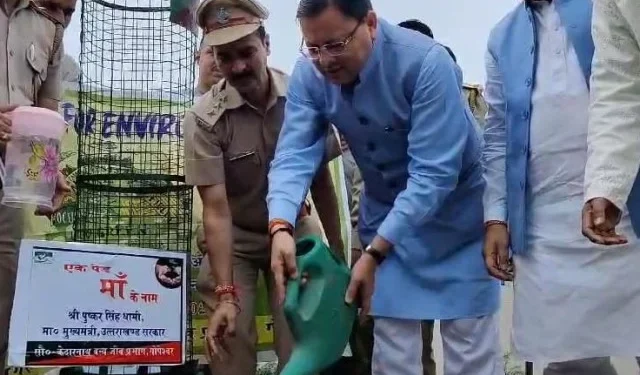 सीएम ने गैरसैंण में किया पौधारोपण