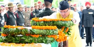 सीएम ने शहीद कैप्टन दीपक सिंह के पार्थिव शरीर पर पुष्प चक्र अर्पित किया