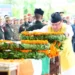 सीएम ने शहीद कैप्टन दीपक सिंह के पार्थिव शरीर पर पुष्प चक्र अर्पित किया