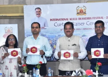 अंतरराष्ट्रीय कुल्लू दशहरा कर्टेन रेजर समारोह आयोजित