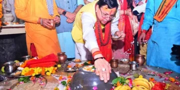 अपने जन्मदिन पर सीएम धामी ने की टपकेश्वर मंदिर में पूजा