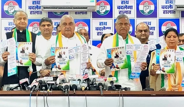 कांग्रेस ने घोषणापत्र में किए लोकलुभावन वादे