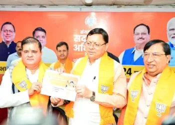 धामी ने बीजेपी के प्रथम सदस्य के रूप में सदस्यता ग्रहण की