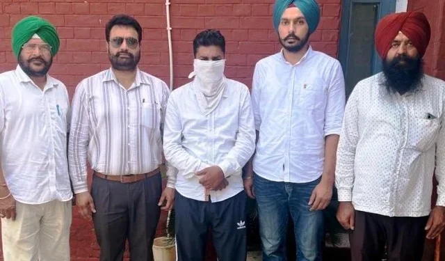 नहरी पटवारी रिश्वत लेते काबू