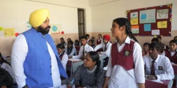 मंत्री ने की स्कूल ऑफ एमिनेंस के छात्रों से भेंट