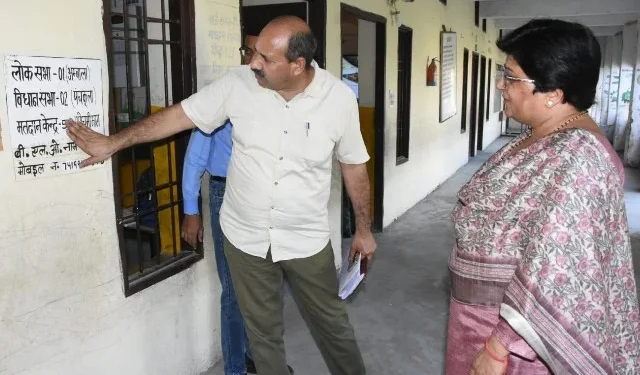 मतदान केंद्रों पर निरीक्षण कर जांची गई सुविधाएं