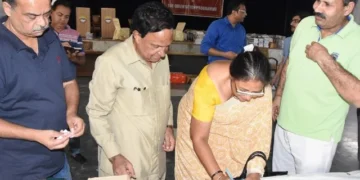 राजनीतिक पार्टियों के प्रतिनिधियों की मौजूदगी में हुआ मॉक पोल