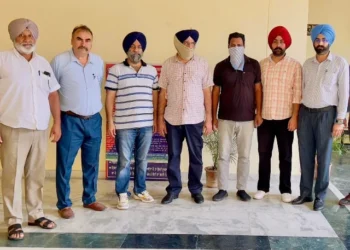 रिश्वत मामले में तहसीलदार और ड्राइवर को किया काबू