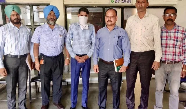 रिश्वत मामले में हवलदार काबू