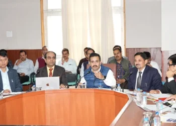 सड़क निर्माण में अच्छी क्वालिटी पर ध्यान दें अधिकारी - मंत्री