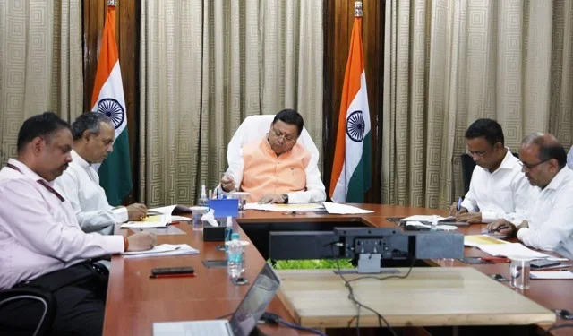 सभी सड़कें 15 अक्टूबर तक गड्ढ़ा मुक्त की जाएं - सीएम