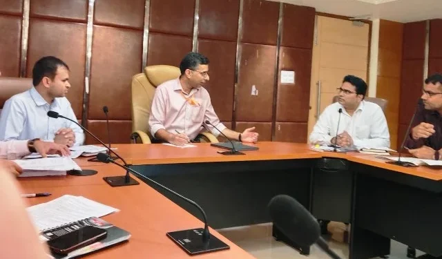 सामान्य पर्यवेक्षक ने विधानसभा चुनाव को लेकर की रिव्यू मीटिंग