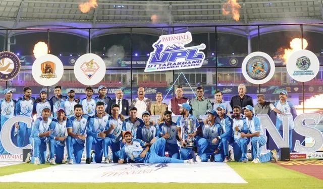 सीएम ने उत्तराखंड प्रीमियर लीग की विजेता टीम को किया सम्मानित