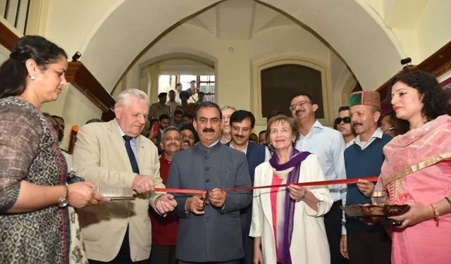 सीएम ने ‘मास्टर्स यूनिवर्स’ प्रदर्शनी का किया शुभारंभ