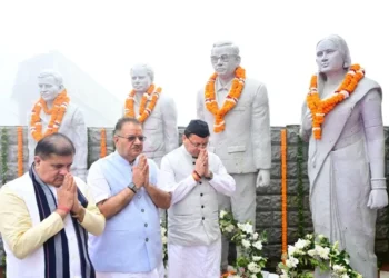 सीएम पहुंचे मसूरी के शहीद स्मारक