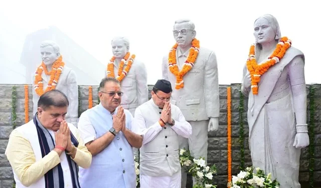 सीएम पहुंचे मसूरी के शहीद स्मारक