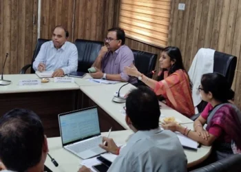 स्वास्थ्य सेवाओं पर युद्ध स्तर पर कार्य करें अधिकारी - भदौरिया