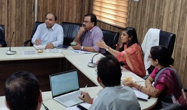 स्वास्थ्य सेवाओं पर युद्ध स्तर पर कार्य करें अधिकारी - भदौरिया