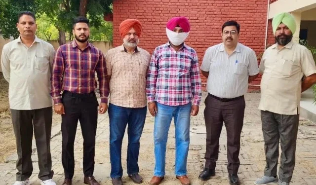 P.S.P.C.L. का हेड कैशियर रिश्वत लेते गिरफ्तार