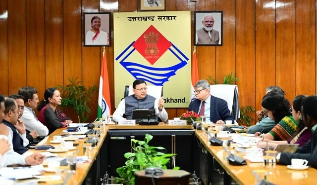 उत्तराखंड के सामरिक महत्व के मद्देनजर नीति बनाए आयोग -सीएम