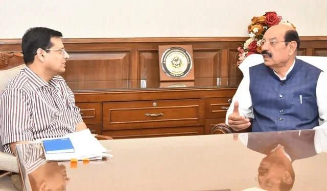 कैबिनेट मंत्री ने बागवानी के अधिकारियों से की बैठक