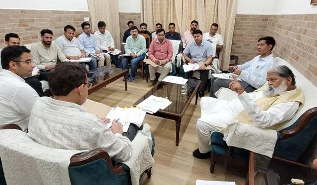 दीवाली पर बंद न हो स्ट्रीट लाइटें, विज की अफसरों को चेतावनी