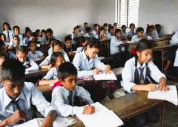 दुर्गा अष्टमी के अवसर पर किया स्कूलों के समय में बदलाव