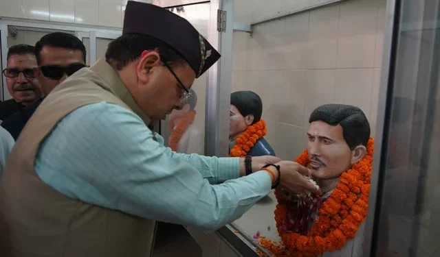 धामी ने आंदोलनकारी शहीदों को दी श्रद्धांजलि