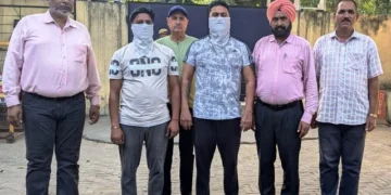 पटवारी और अन्य विजिलेंस ब्यूरो द्वारा काबू