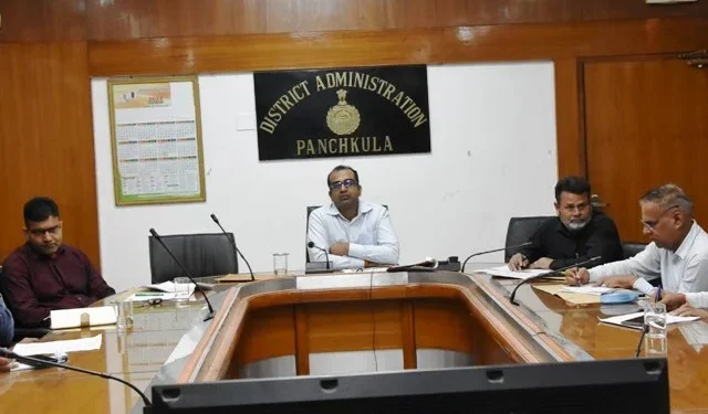 पराली के मुद्दे पर सुप्रीम कोर्ट के निर्णय पर अमल करें जिला प्रशासन