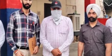 पुलिस सब-इंस्पेक्टर रिश्वत लेते काबू