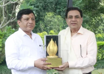 फिल्म अभिनेता परेश रावल ने की डीजी (सूचना) तिवारी से मुलाकात