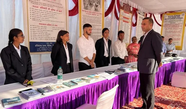 माता मनसा देवी मंदिर में लगाया जा रहा कानूनी जागरूकता शिविर