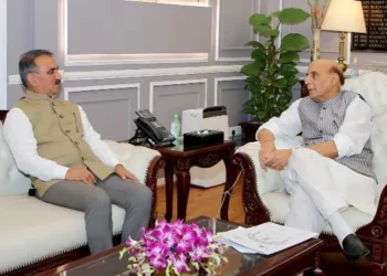 मुख्यमंत्री ने केंद्रीय रक्षा मंत्री से भेंट की