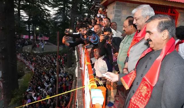 मुख्यमंत्री ने जाखू में किया रावण दहन