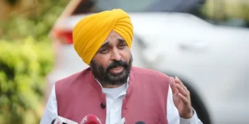 मुख्यमंत्री ने फिनलैंड जा रहे शिक्षकों से की बातचीत